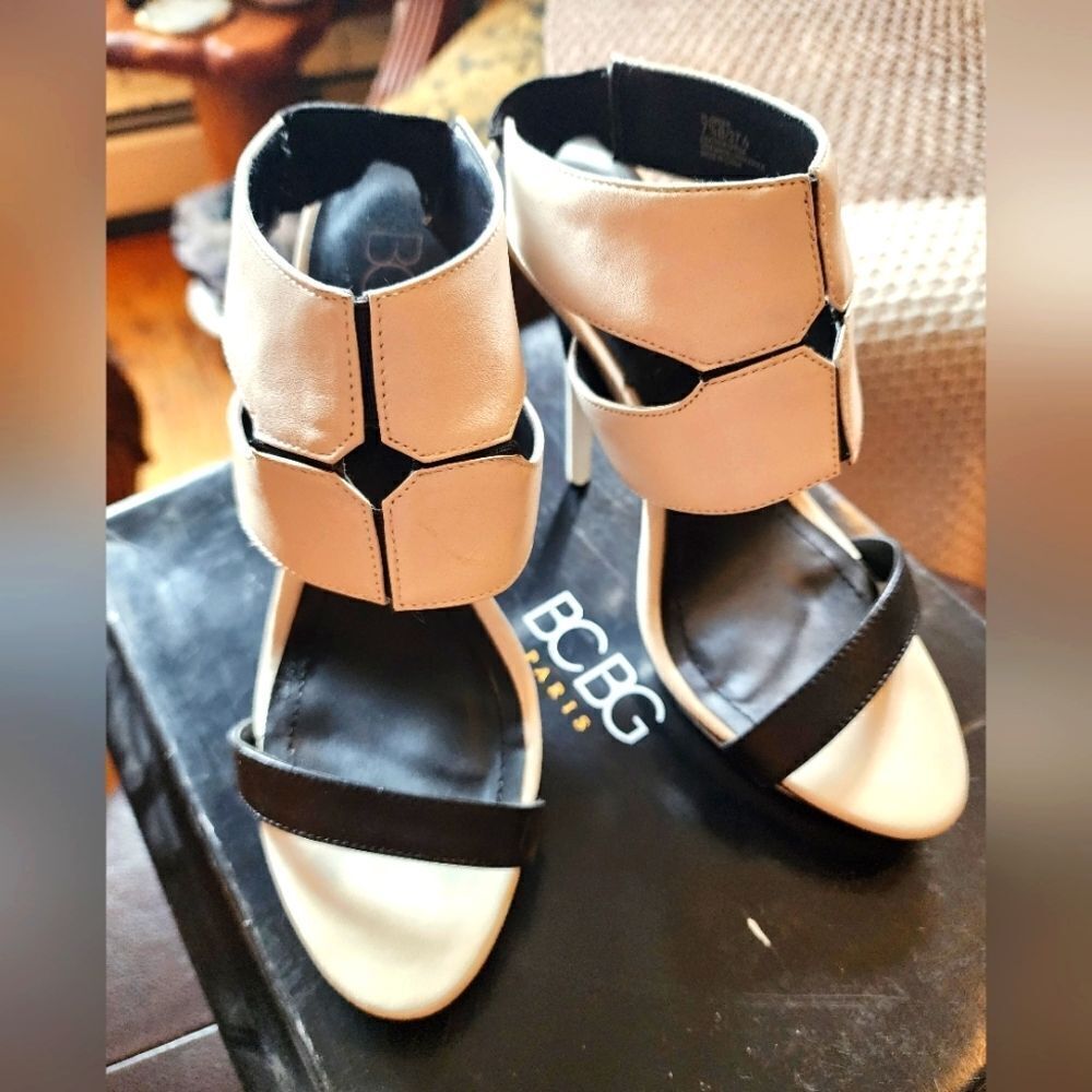 BCBG Greer black & white heels size 7.5